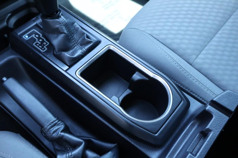 Toyota Tacoma Vehicle Full-screen Gallery Image 39