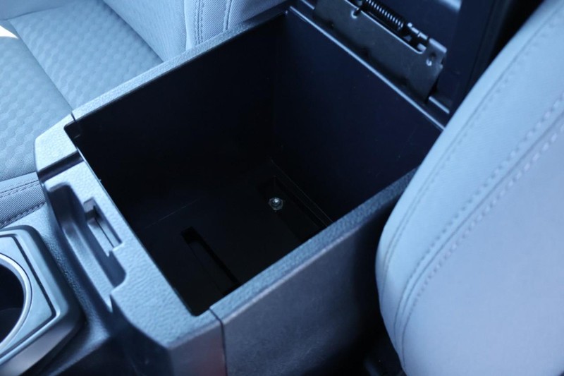 Toyota Tacoma Vehicle Full-screen Gallery Image 40