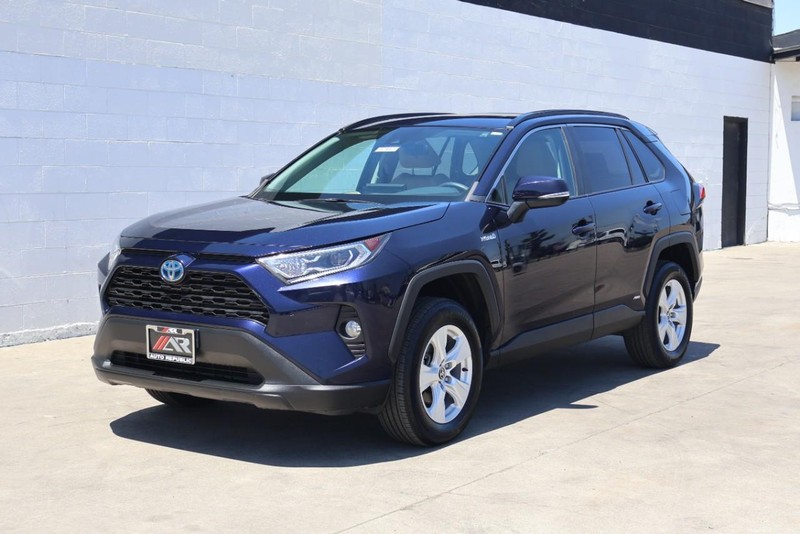 Toyota RAV4 Hybrid Vehicle Full-screen Gallery Image 12