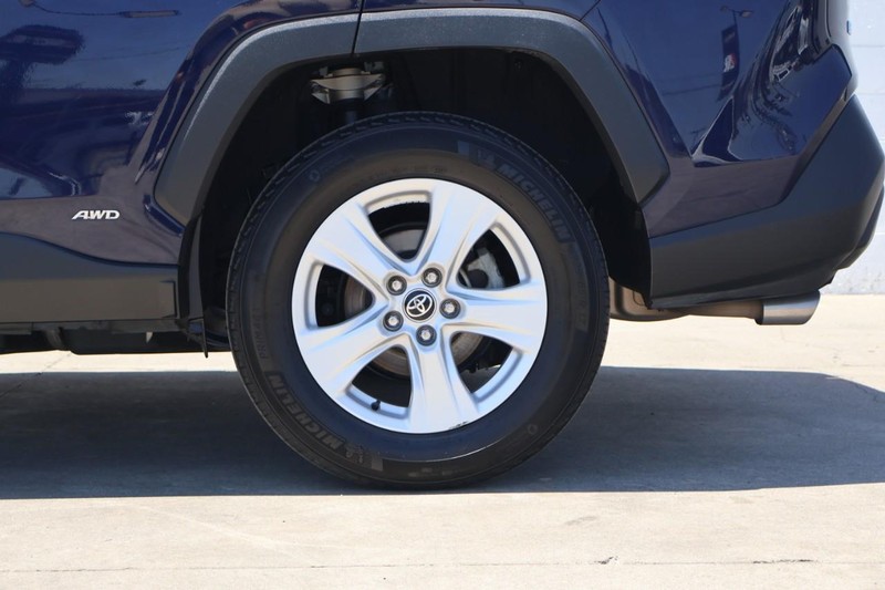 Toyota RAV4 Hybrid Vehicle Full-screen Gallery Image 16