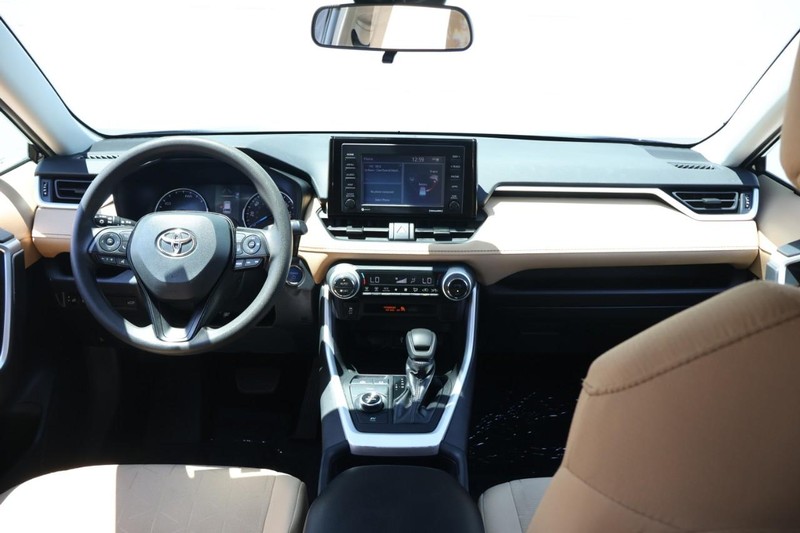 Toyota RAV4 Hybrid Vehicle Full-screen Gallery Image 28