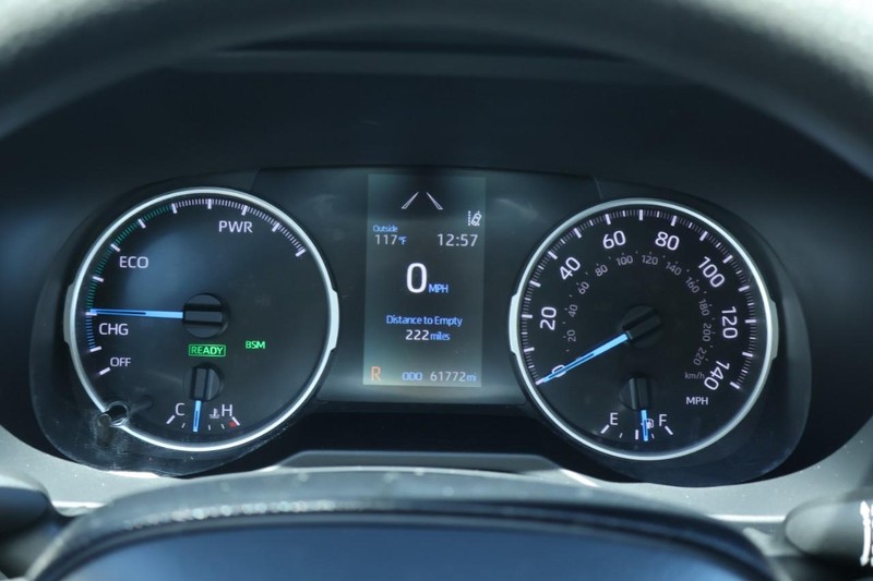 Toyota RAV4 Hybrid Vehicle Full-screen Gallery Image 29