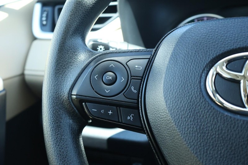 Toyota RAV4 Hybrid Vehicle Full-screen Gallery Image 31