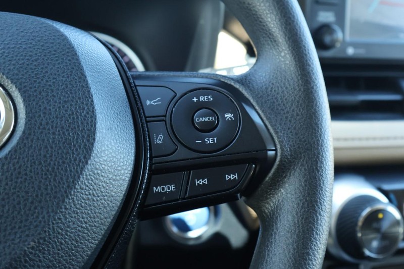 Toyota RAV4 Hybrid Vehicle Full-screen Gallery Image 32