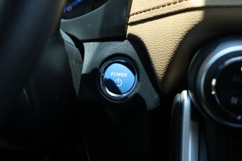 Toyota RAV4 Hybrid Vehicle Full-screen Gallery Image 33