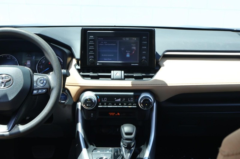 Toyota RAV4 Hybrid Vehicle Full-screen Gallery Image 34