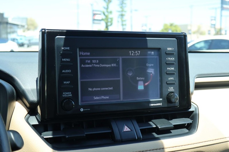 Toyota RAV4 Hybrid Vehicle Full-screen Gallery Image 35