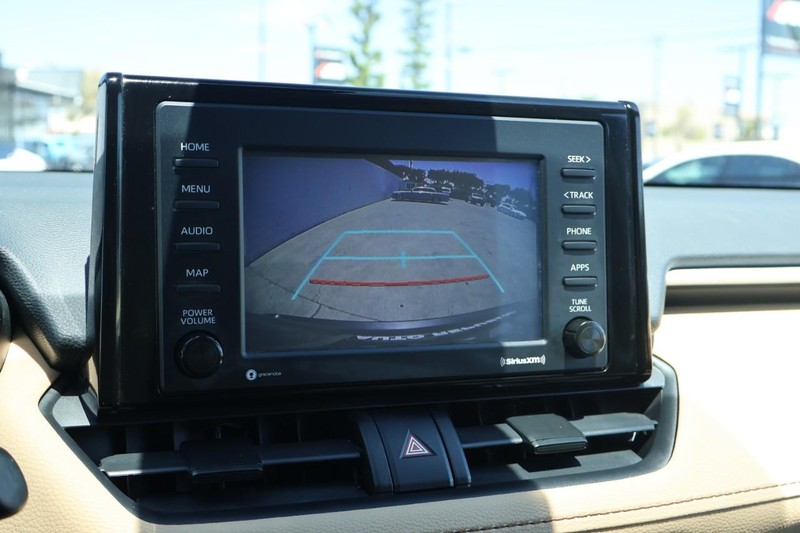 Toyota RAV4 Hybrid Vehicle Full-screen Gallery Image 36