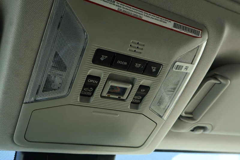 Toyota RAV4 Hybrid Vehicle Full-screen Gallery Image 42