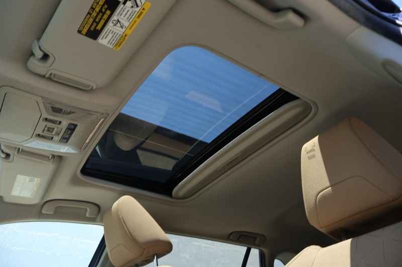 Toyota RAV4 Hybrid Vehicle Full-screen Gallery Image 43