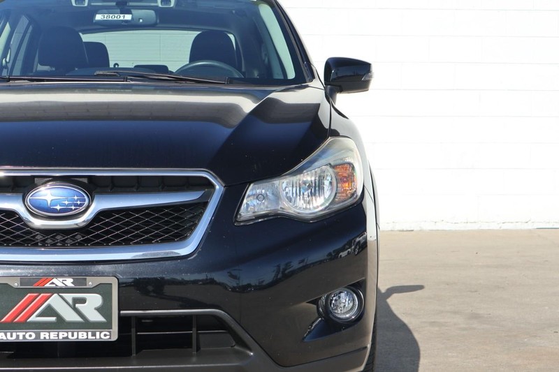 Subaru XV Crosstrek Vehicle Full-screen Gallery Image 03