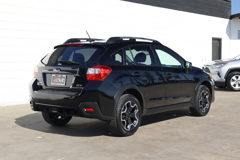 Subaru XV Crosstrek Vehicle Full-screen Gallery Image 05