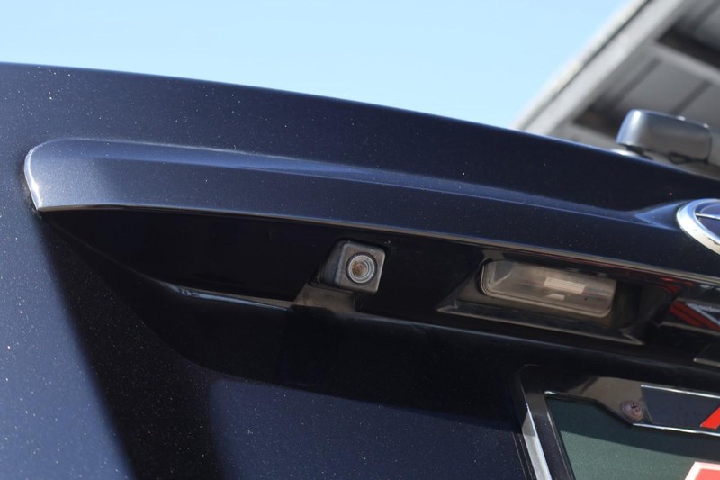 Subaru XV Crosstrek Vehicle Full-screen Gallery Image 08