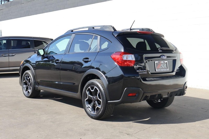 Subaru XV Crosstrek Vehicle Full-screen Gallery Image 10
