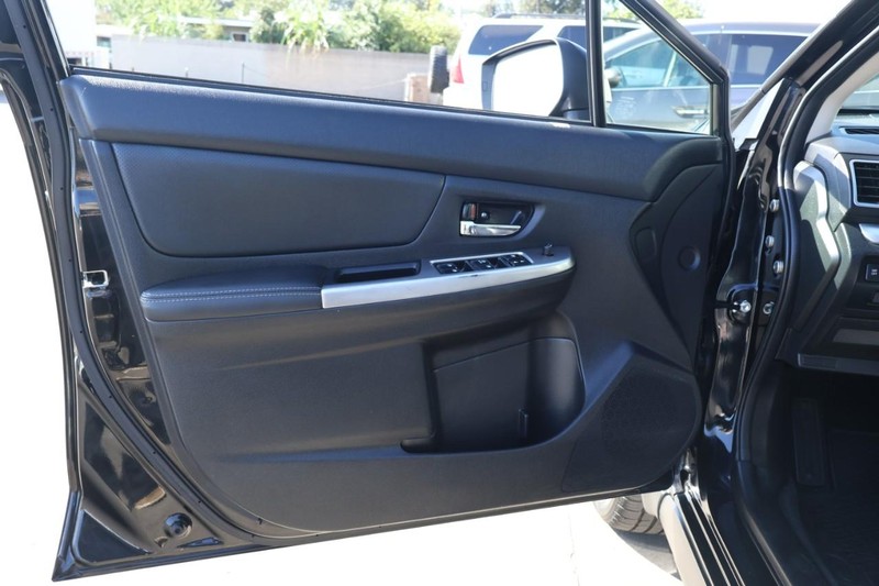 Subaru XV Crosstrek Vehicle Full-screen Gallery Image 15