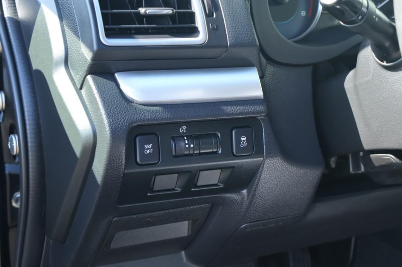 Subaru XV Crosstrek Vehicle Full-screen Gallery Image 17