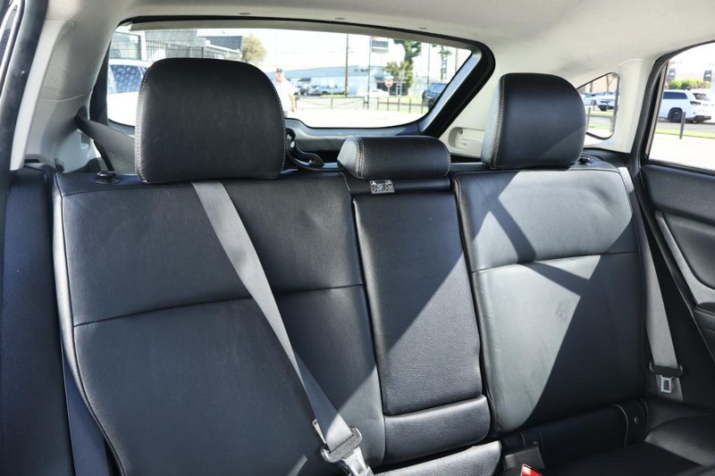 Subaru XV Crosstrek Vehicle Full-screen Gallery Image 22