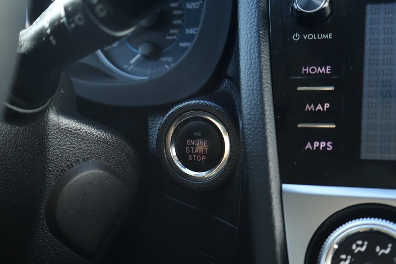 Subaru XV Crosstrek Vehicle Full-screen Gallery Image 29