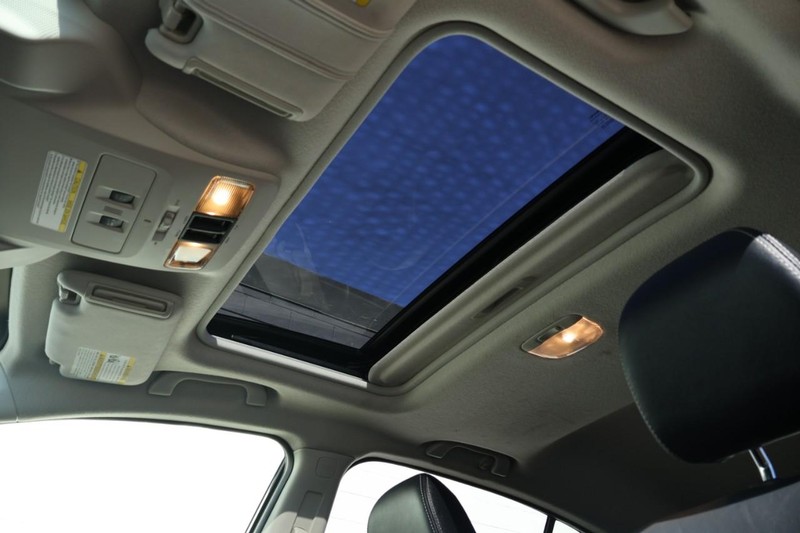 Subaru XV Crosstrek Vehicle Full-screen Gallery Image 38