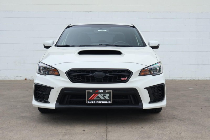 Subaru WRX Vehicle Full-screen Gallery Image 02