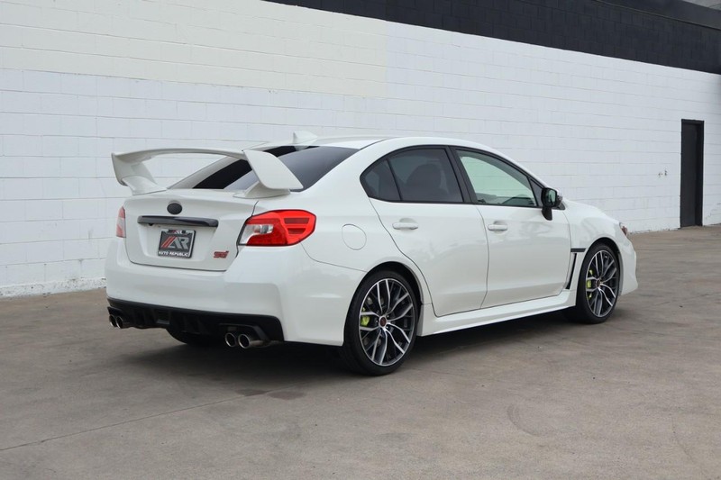 Subaru WRX Vehicle Full-screen Gallery Image 05