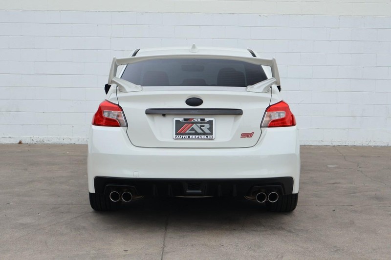 Subaru WRX Vehicle Full-screen Gallery Image 06