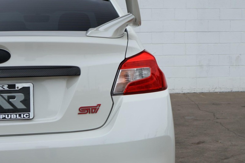 Subaru WRX Vehicle Full-screen Gallery Image 07