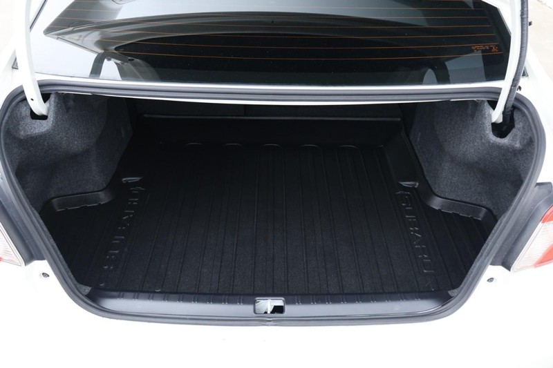 Subaru WRX Vehicle Full-screen Gallery Image 09