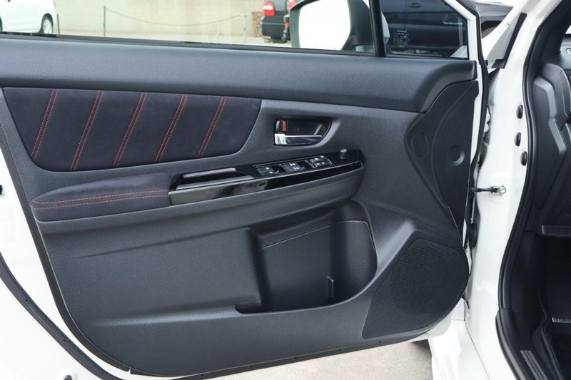 Subaru WRX Vehicle Full-screen Gallery Image 17