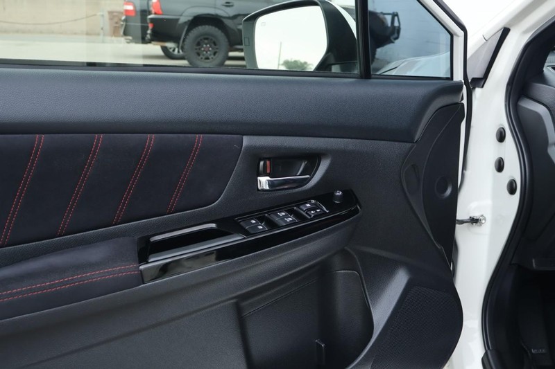 Subaru WRX Vehicle Full-screen Gallery Image 18