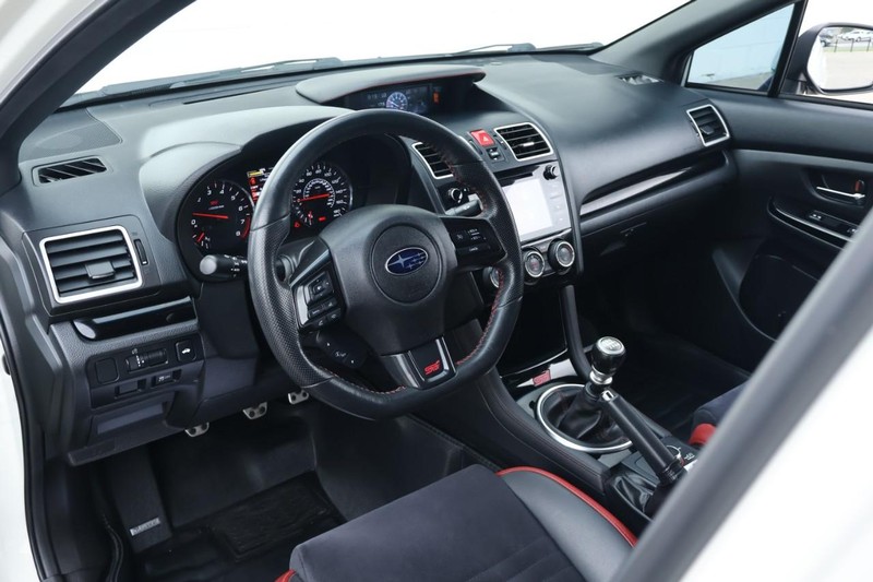 Subaru WRX Vehicle Full-screen Gallery Image 19