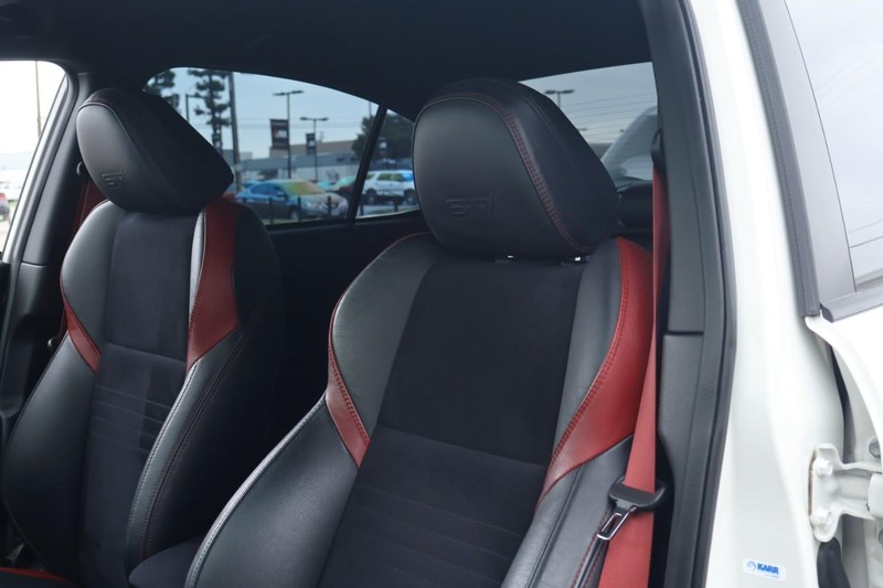 Subaru WRX Vehicle Full-screen Gallery Image 22