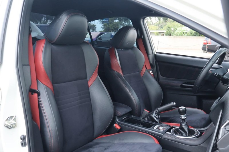 Subaru WRX Vehicle Full-screen Gallery Image 24