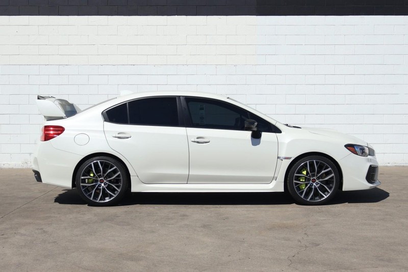 Subaru WRX Vehicle Full-screen Gallery Image 04