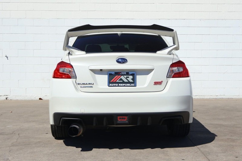 Subaru WRX Vehicle Full-screen Gallery Image 06
