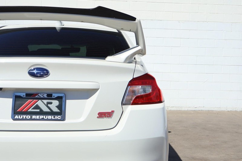 Subaru WRX Vehicle Full-screen Gallery Image 07