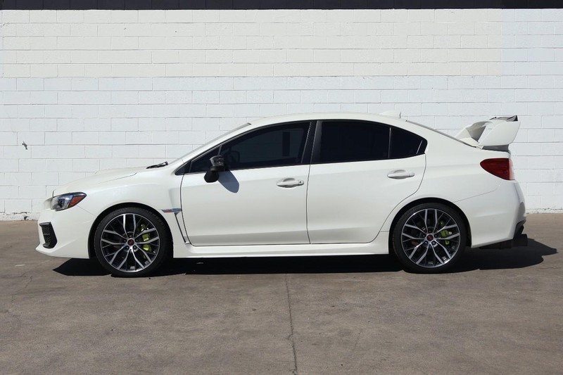 Subaru WRX Vehicle Full-screen Gallery Image 14