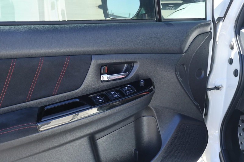 Subaru WRX Vehicle Full-screen Gallery Image 20