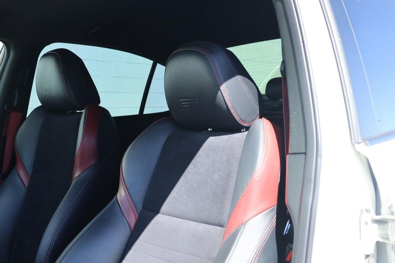 Subaru WRX Vehicle Full-screen Gallery Image 23