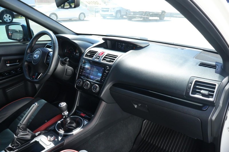 Subaru WRX Vehicle Full-screen Gallery Image 25