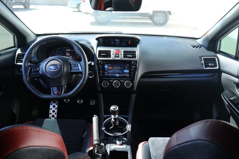 Subaru WRX Vehicle Full-screen Gallery Image 28