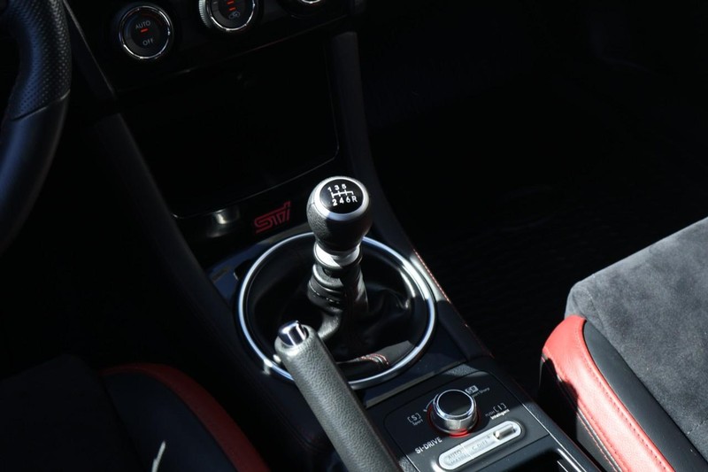 Subaru WRX Vehicle Full-screen Gallery Image 38