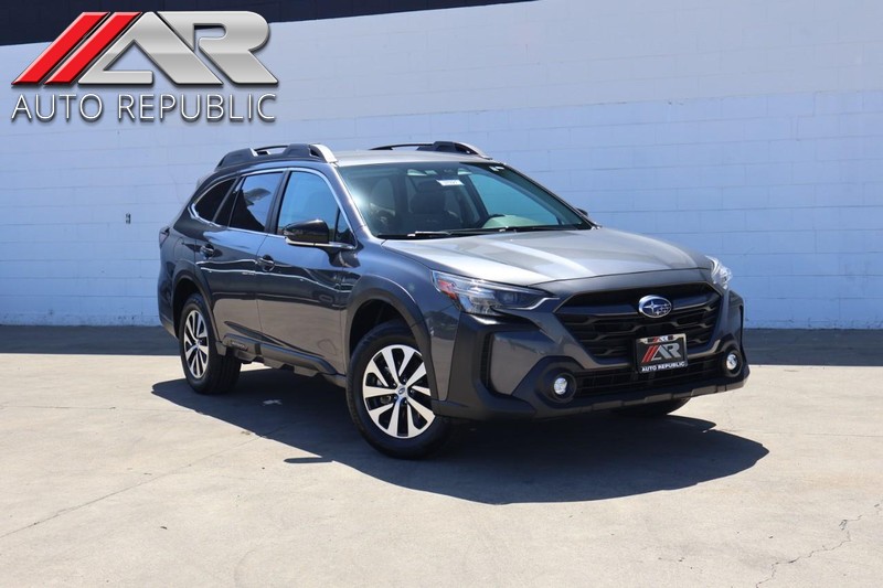 Subaru Outback Vehicle Full-screen Gallery Image 01