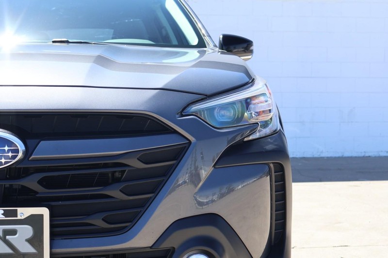 Subaru Outback Vehicle Full-screen Gallery Image 03