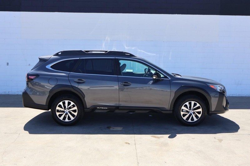 Subaru Outback Vehicle Full-screen Gallery Image 04