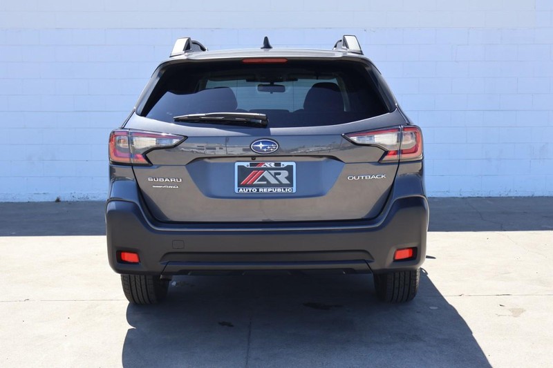 Subaru Outback Vehicle Full-screen Gallery Image 06