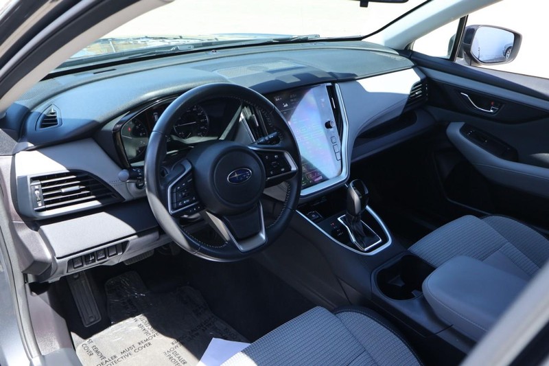 Subaru Outback Vehicle Full-screen Gallery Image 19