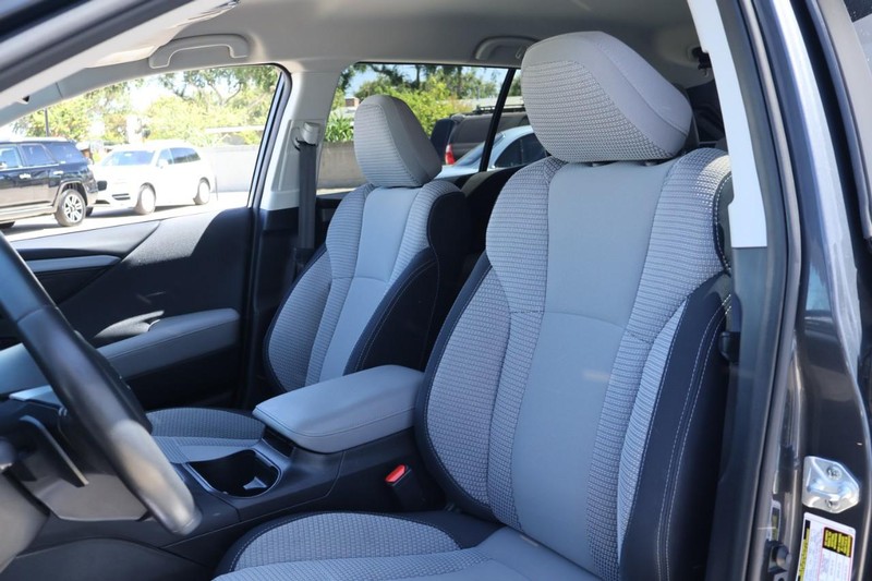 Subaru Outback Vehicle Full-screen Gallery Image 21