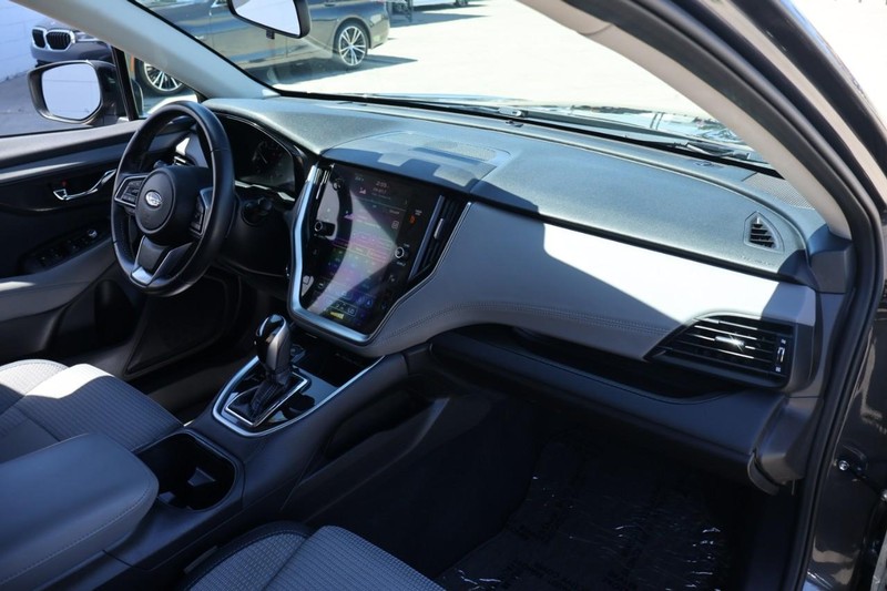 Subaru Outback Vehicle Full-screen Gallery Image 23