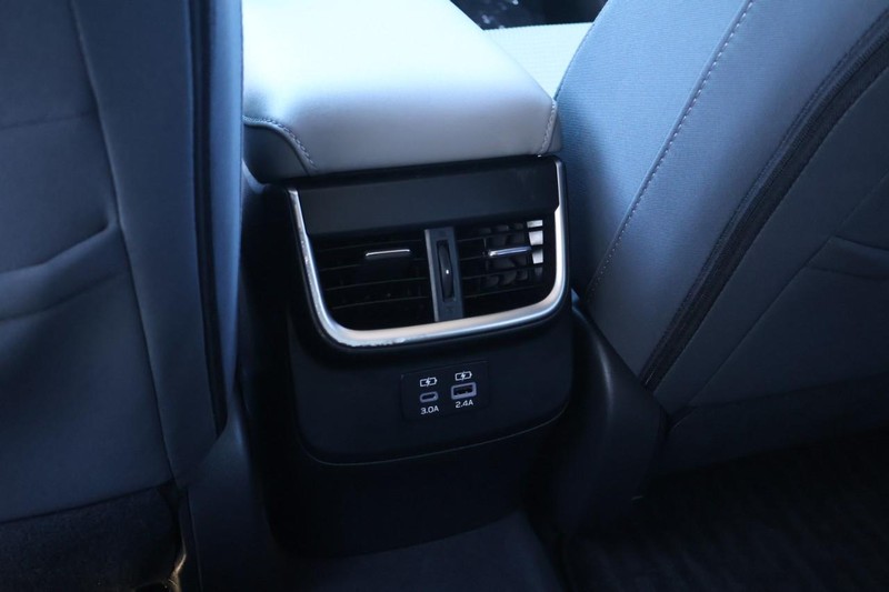 Subaru Outback Vehicle Full-screen Gallery Image 26